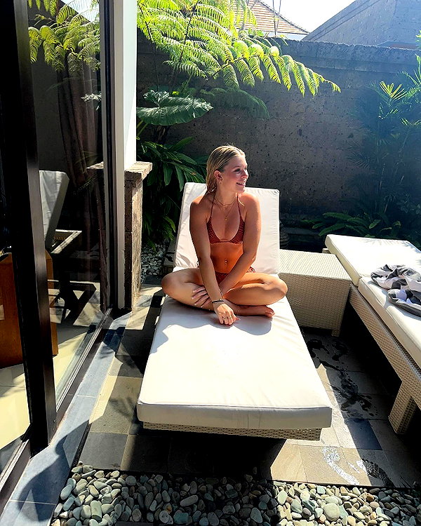 bec_benstead instagram image archive image