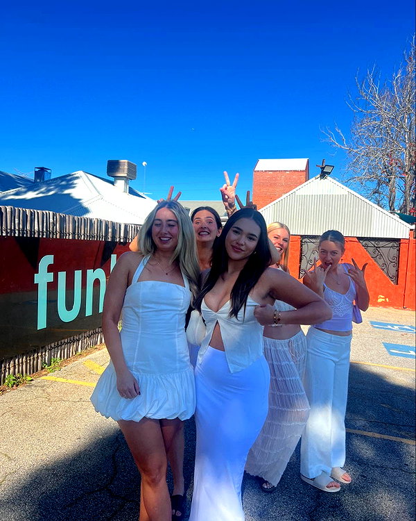 bec_benstead instagram image archive image