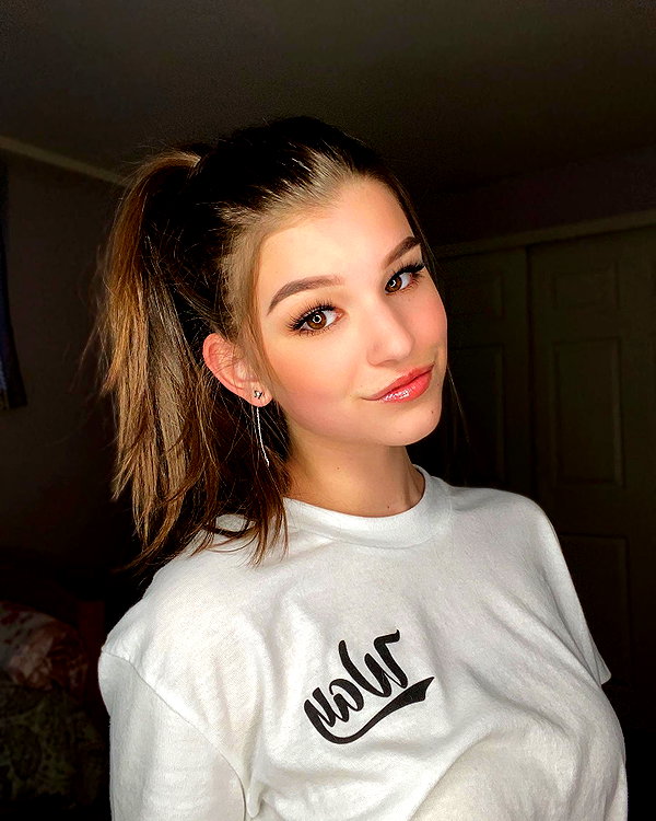 brookemonk instagram image archive image