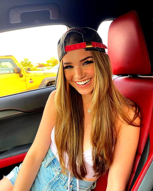 brookemonk instagram image archive image