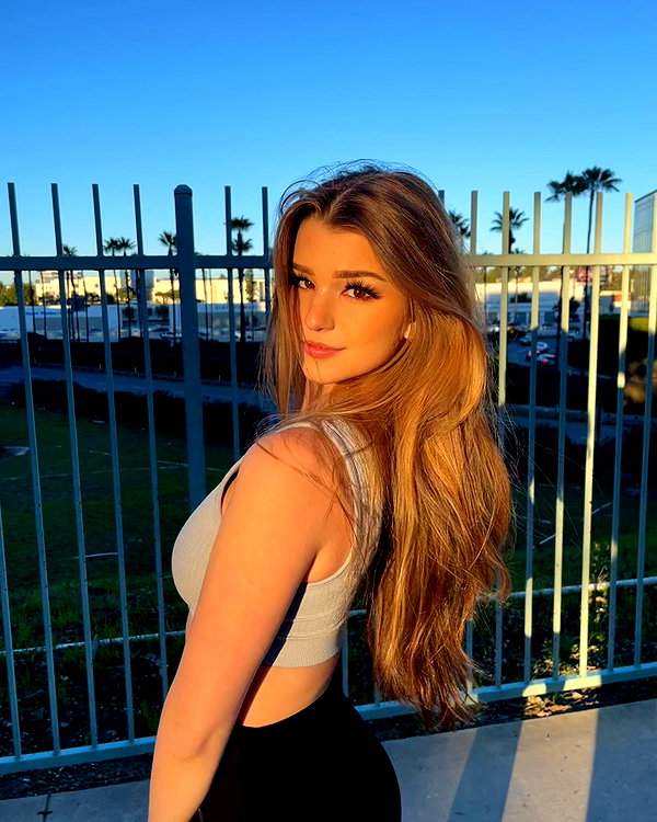 brookemonk instagram image archive image