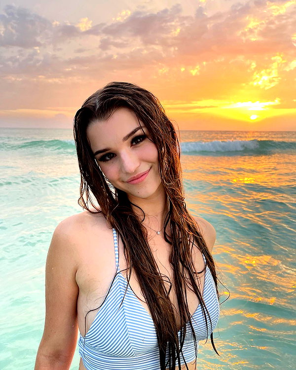brookemonk instagram image archive image