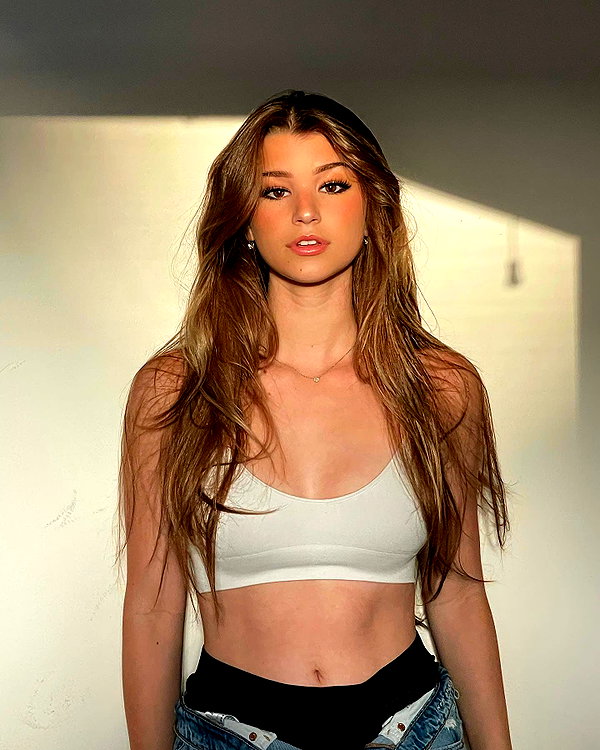 brookemonk instagram image archive image