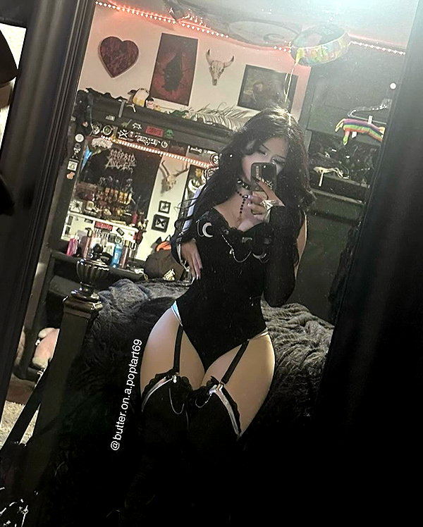 butter.on.a.poptart69 instagram image archive image