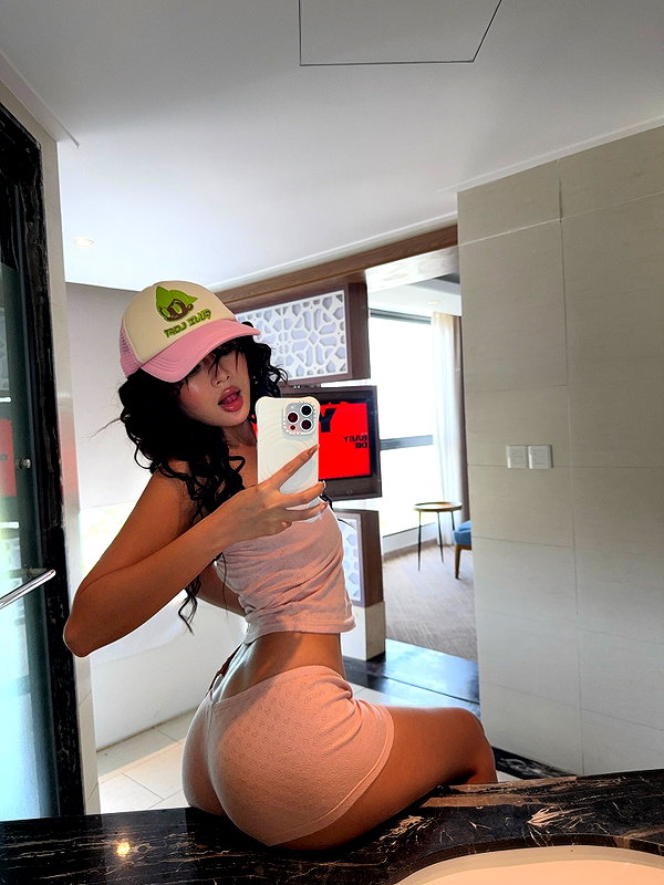 camlei_ instagram image archive image