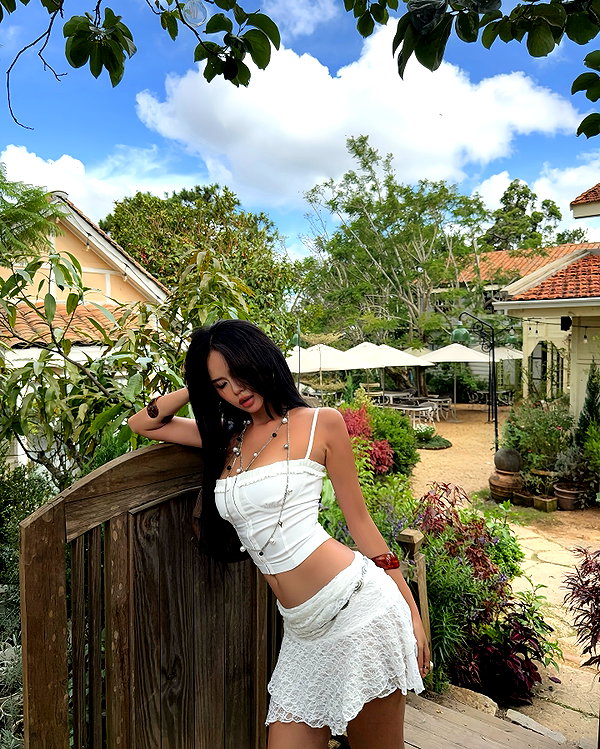 camlei_ instagram image archive image