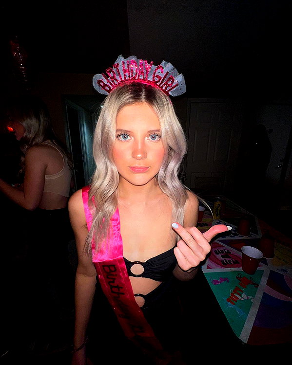 carmenrose._ instagram image archive image