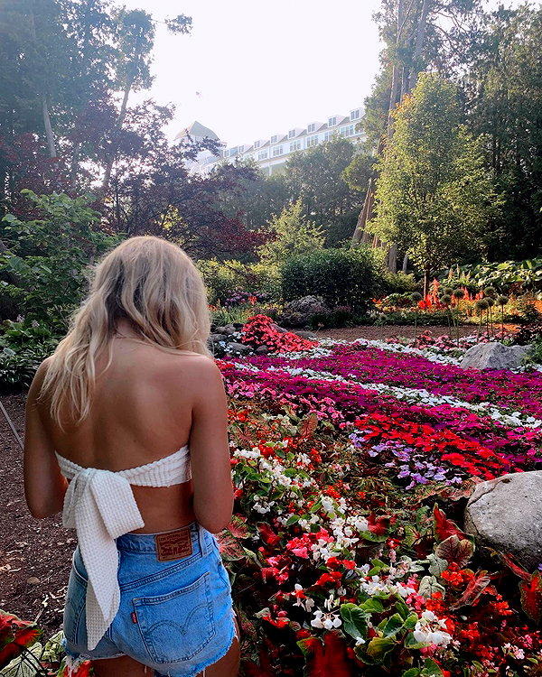 carmenrose._ instagram image archive image