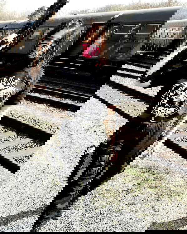 cata.leyah image ~ Altpins