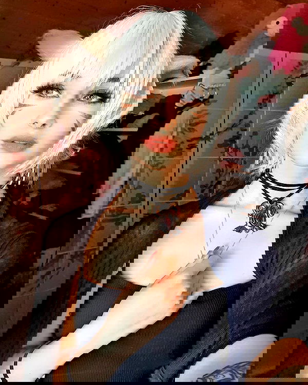 cata.leyah image ~ Altpins