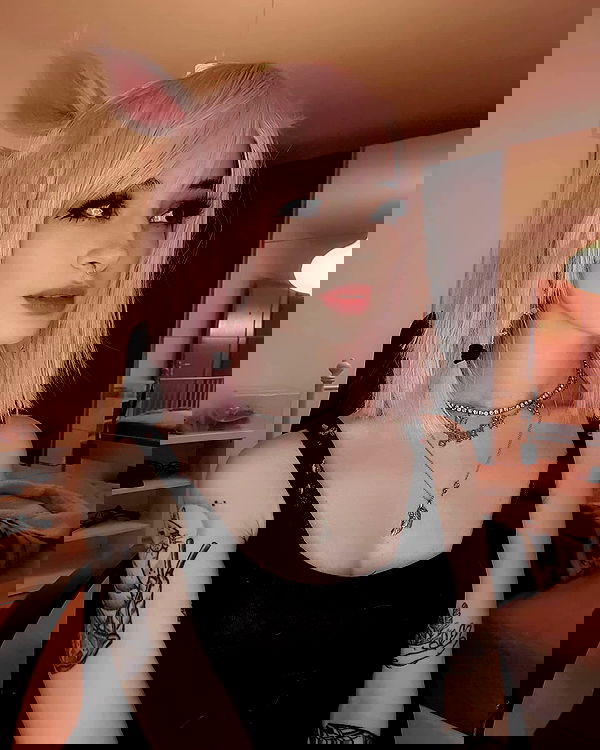 cata.leyah image ~ Altpins