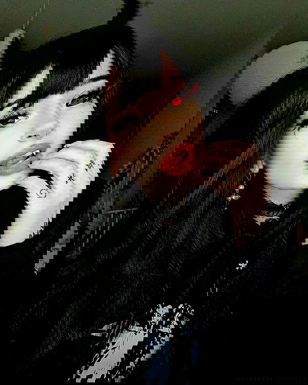 cata.leyah image ~ Altpins