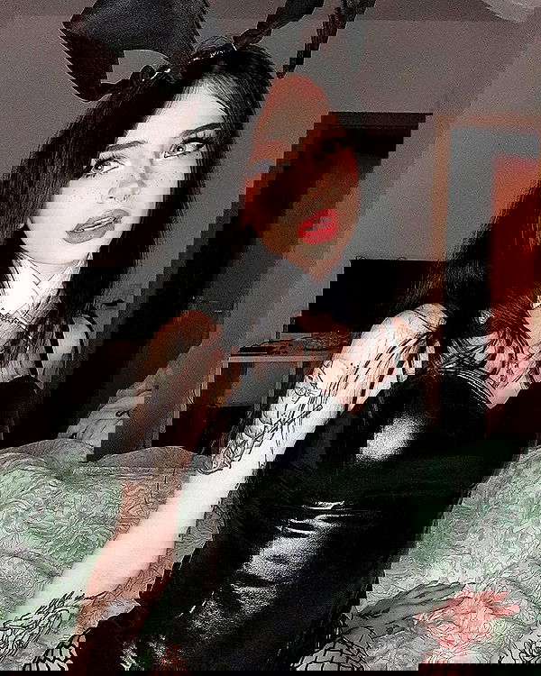 cata.leyah image ~ Altpins