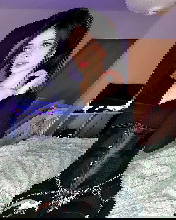 cata.leyah image ~ Altpins