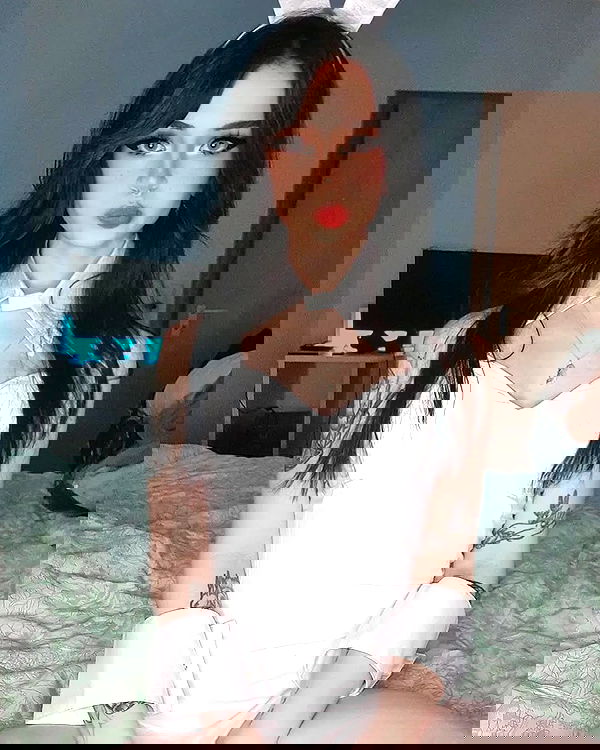 cata.leyah image ~ Altpins