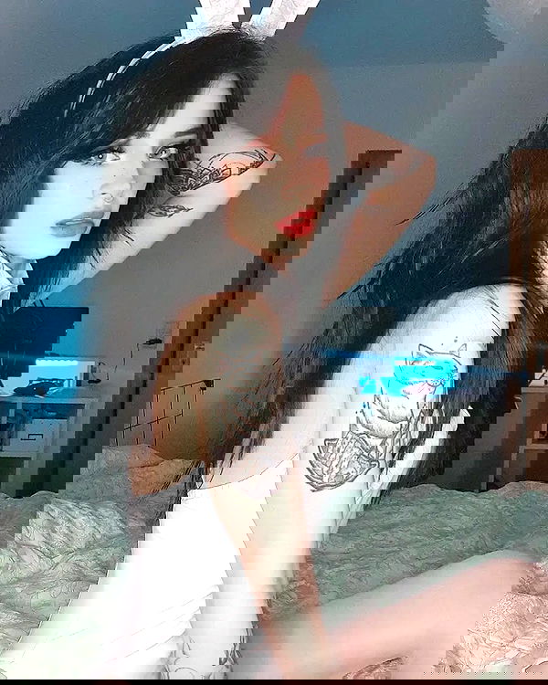 cata.leyah image ~ Altpins