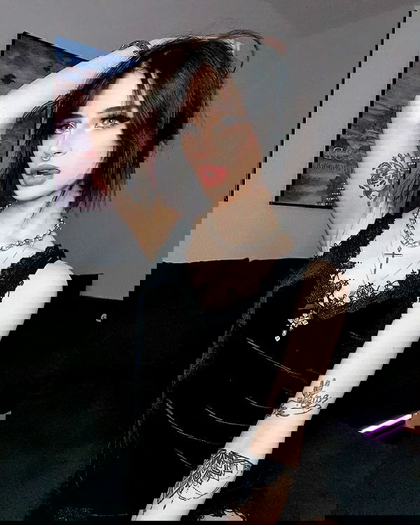 cata.leyah image ~ Altpins