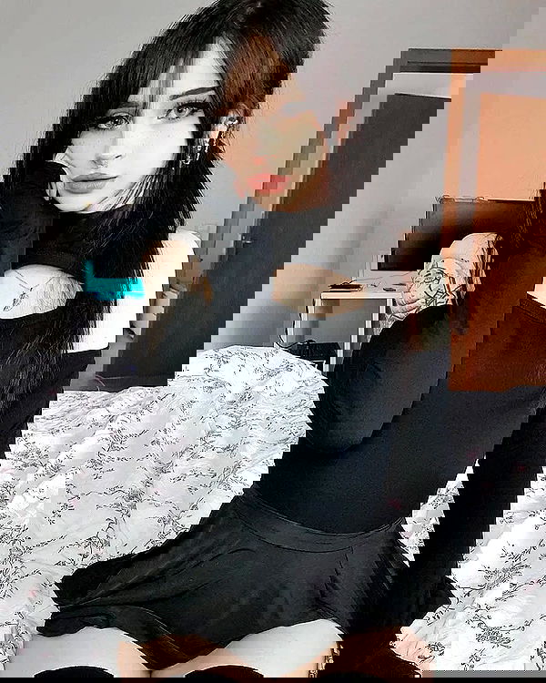 cata.leyah image ~ Altpins