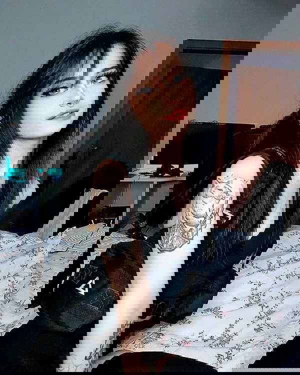 cata.leyah image ~ Altpins