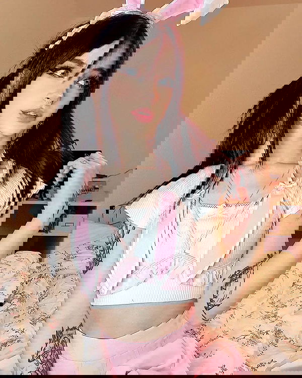 cata.leyah image ~ Altpins