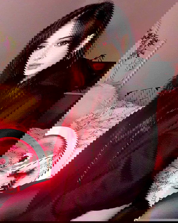 cata.leyah image ~ Altpins