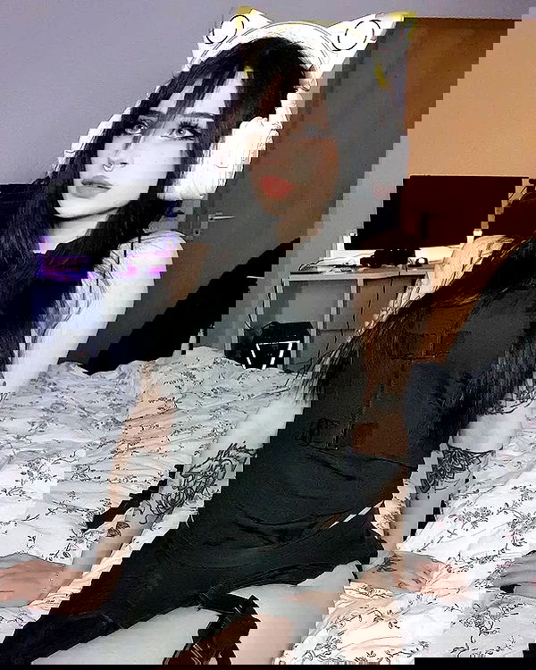 cata.leyah image ~ Altpins