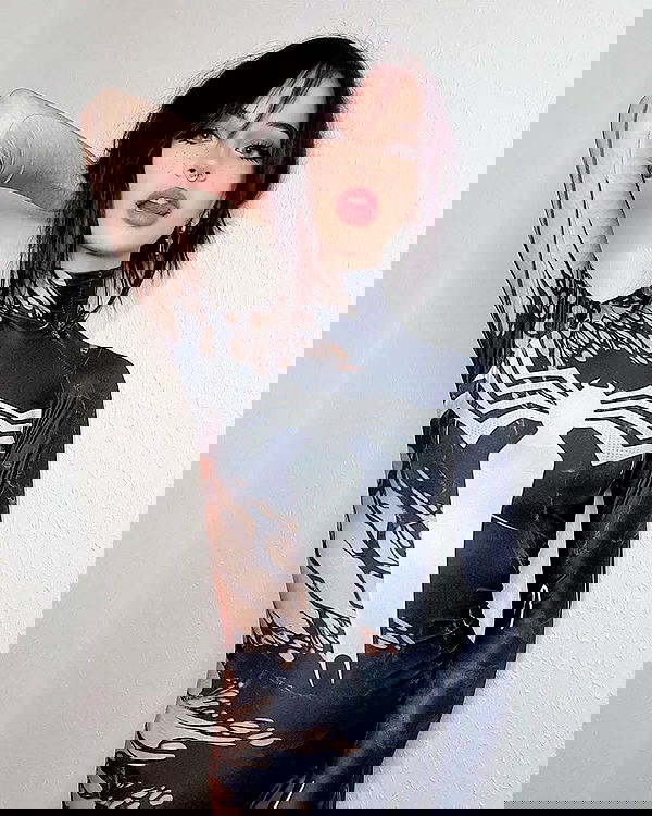 cata.leyah image ~ Altpins