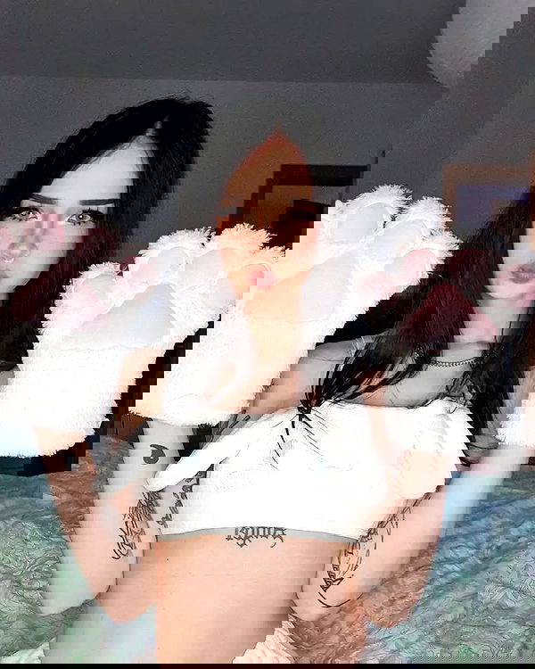 cata.leyah image ~ Altpins