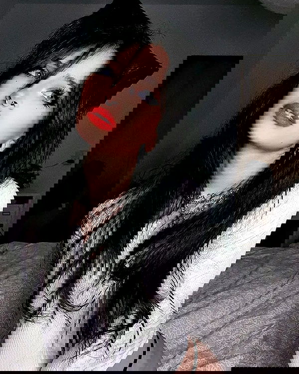 cata.leyah image ~ Altpins