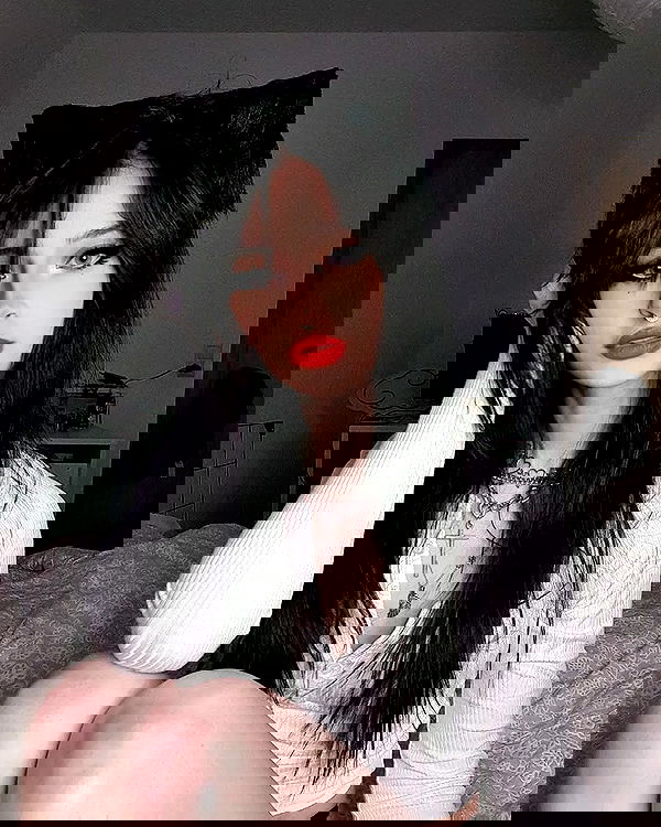 cata.leyah image ~ Altpins