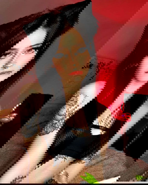 cata.leyah image ~ Altpins