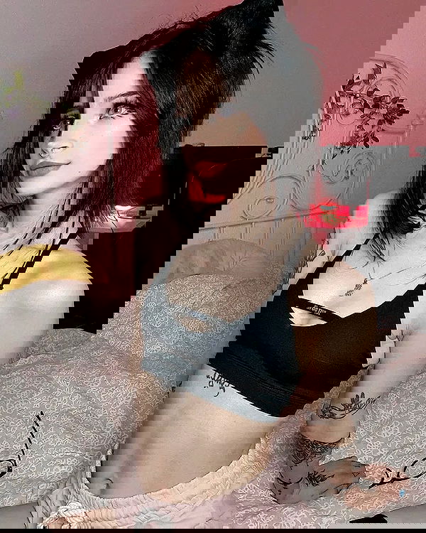 cata.leyah image ~ Altpins