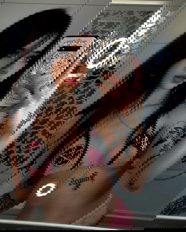 cata.leyah image ~ Altpins