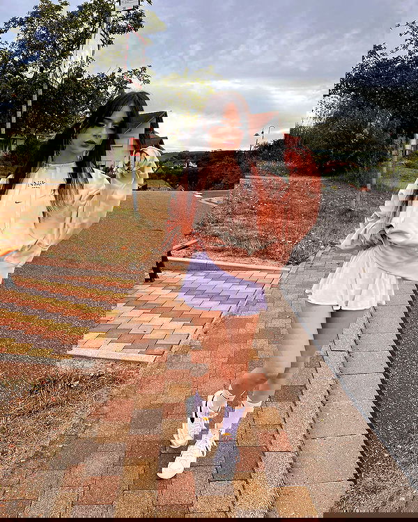 cata.leyah image ~ Altpins