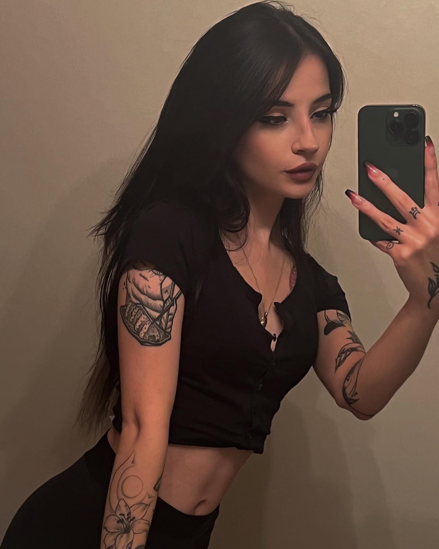 cata.leyah instagram image archive image