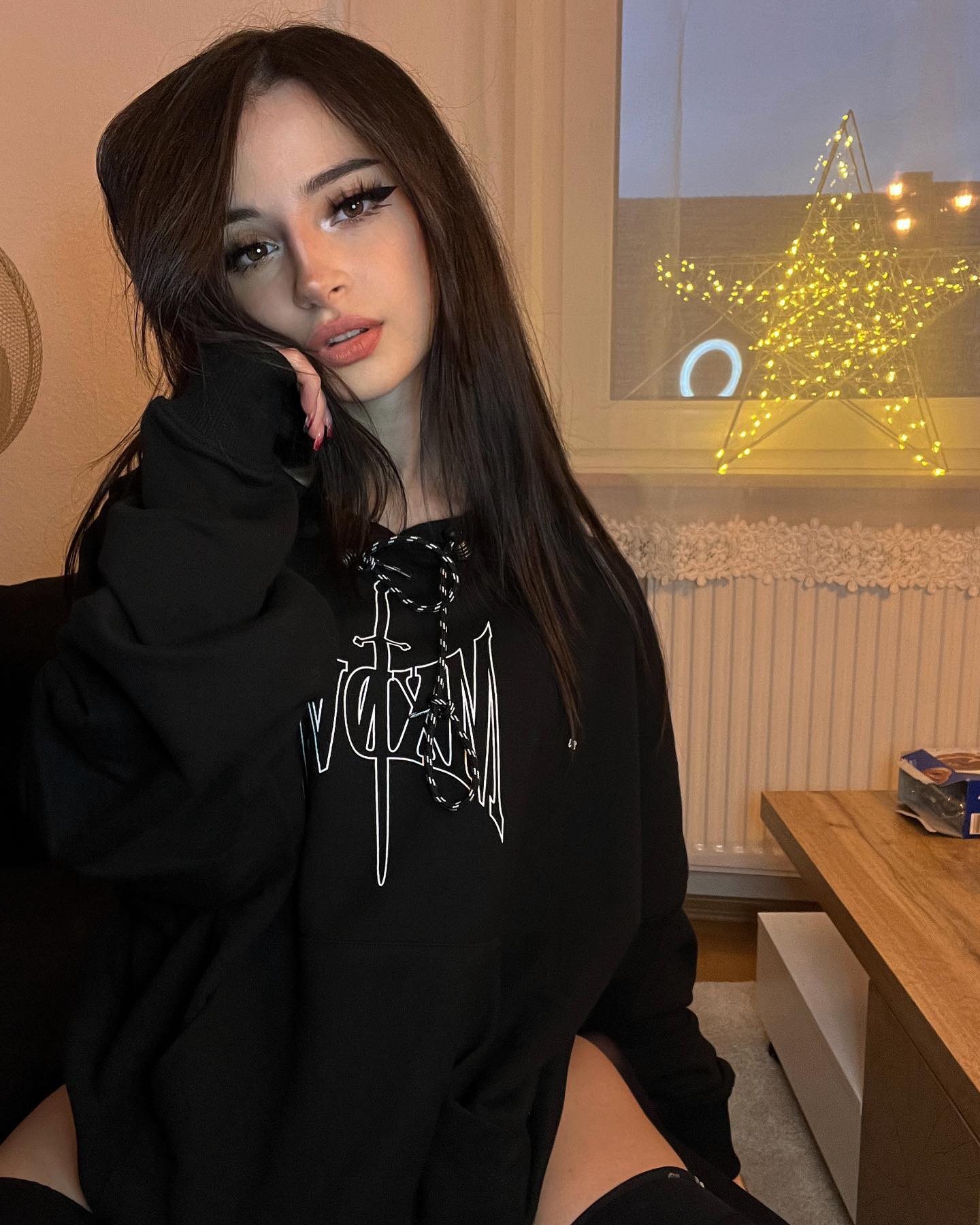 cata.leyah instagram image archive image