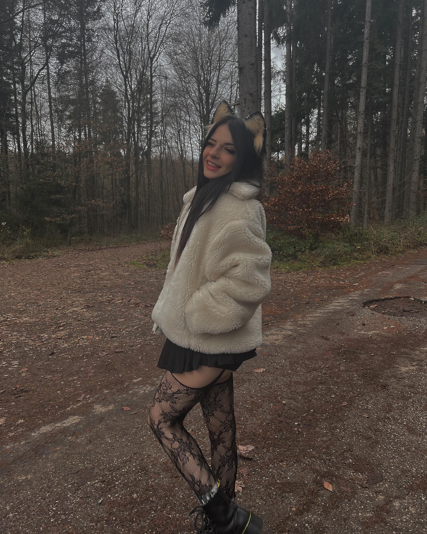 cata.leyah instagram image archive image