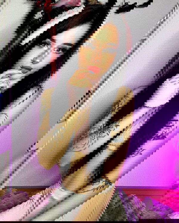 cata.leyah image ~ Altpins