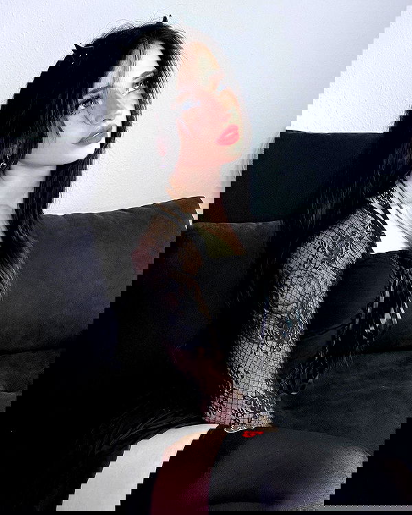 cata.leyah image ~ Altpins