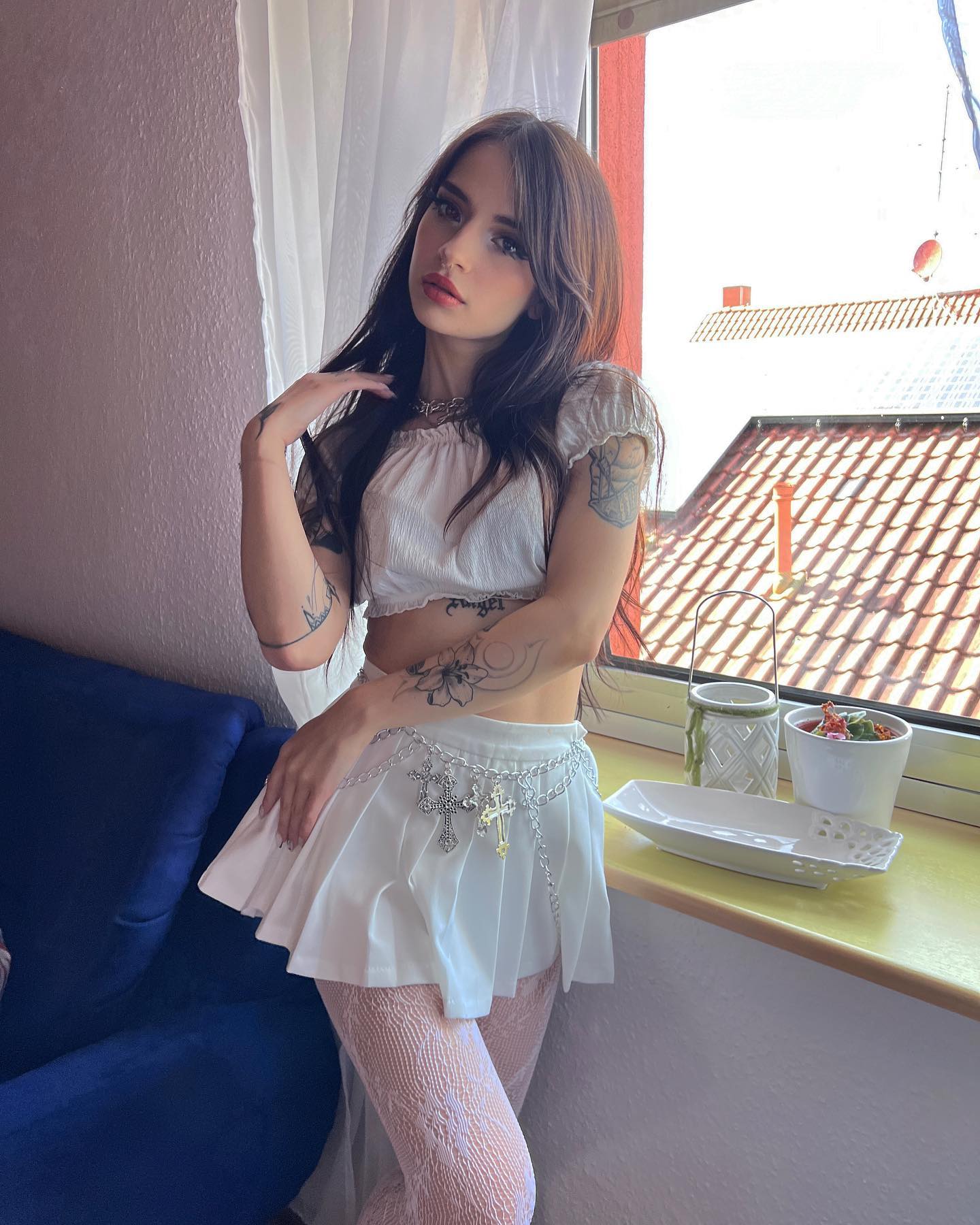 cata.leyah instagram image archive image