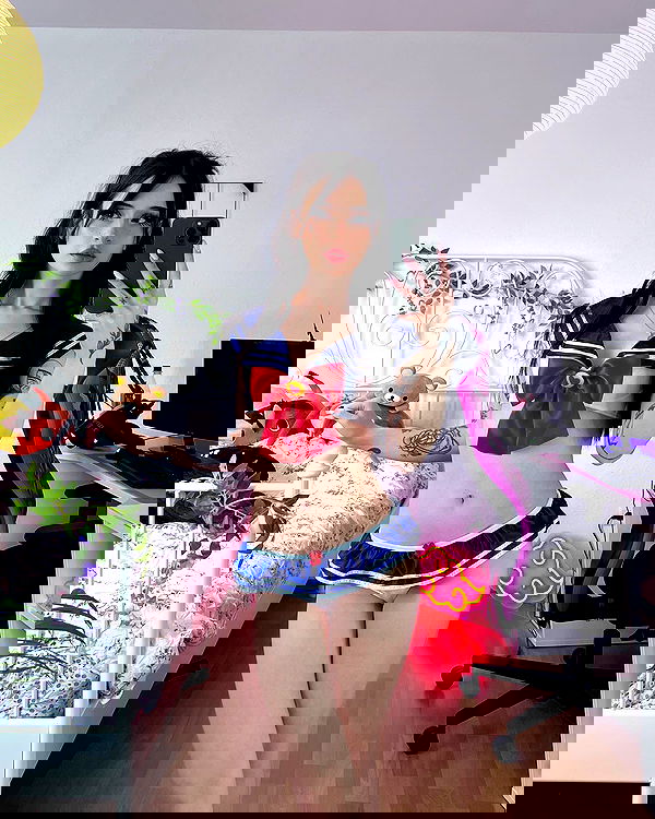 cata.leyah image ~ Altpins