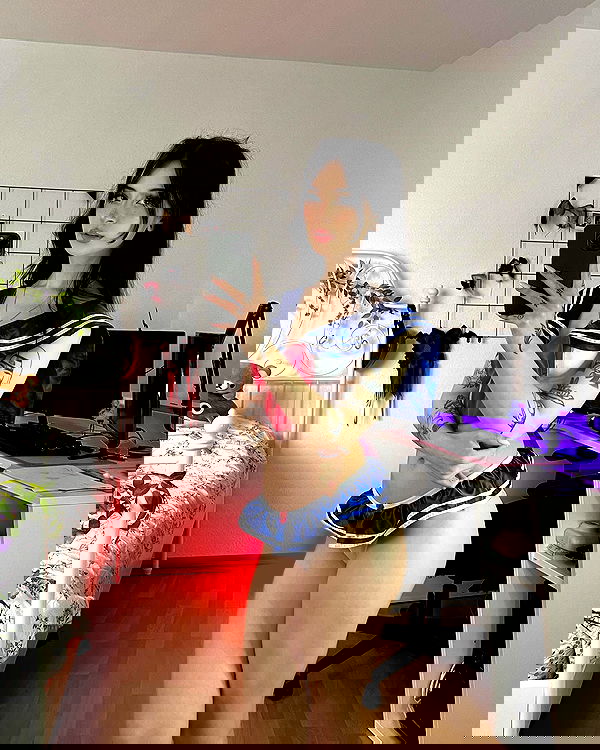 cata.leyah image ~ Altpins