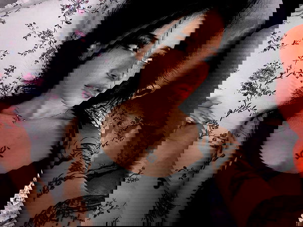 cata.leyah image ~ Altpins