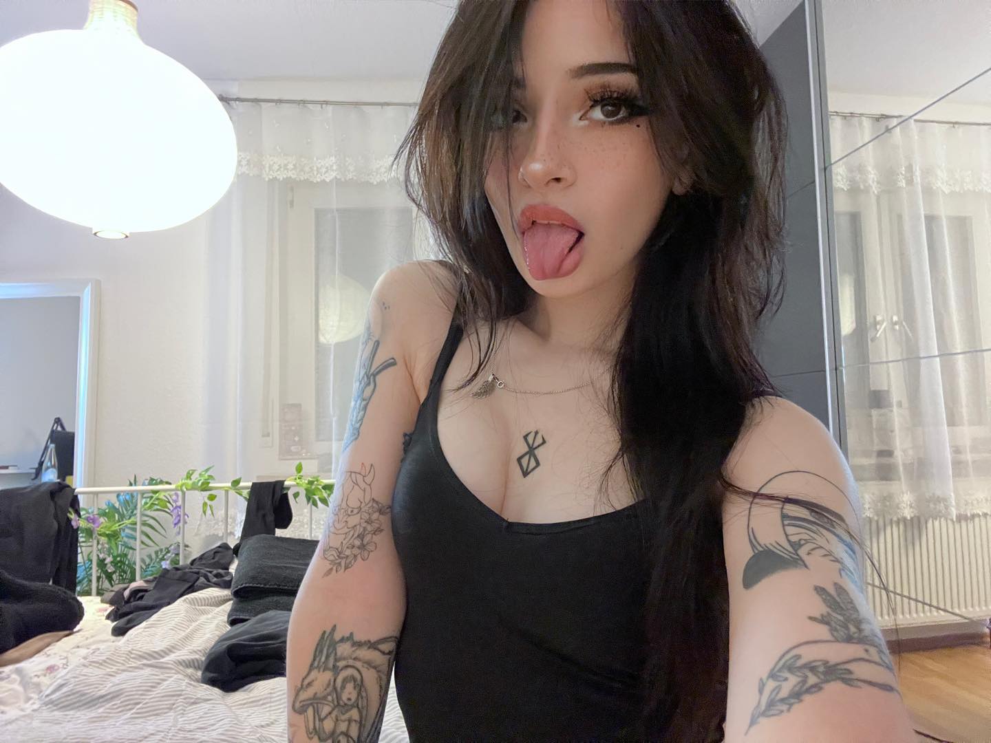 cata.leyah instagram image archive image