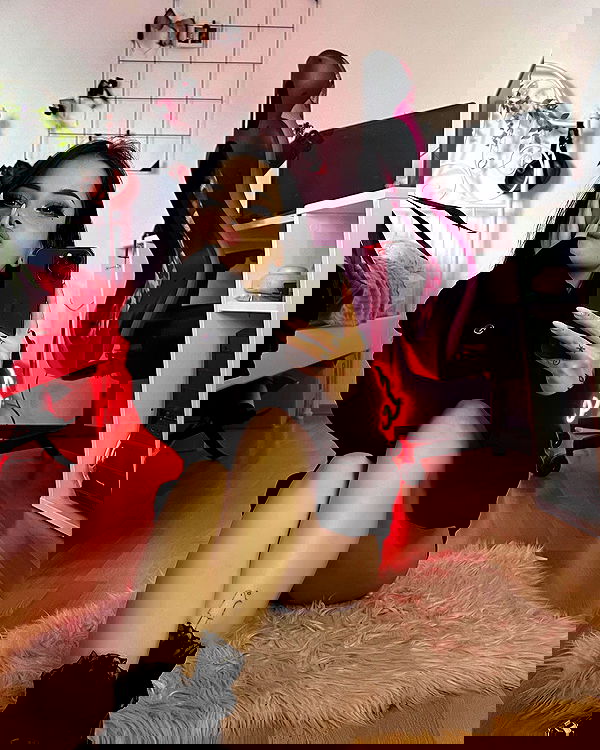 cata.leyah image ~ Altpins