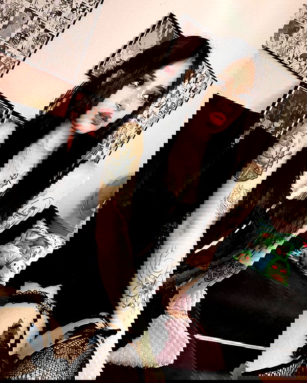 cata.leyah image ~ Altpins