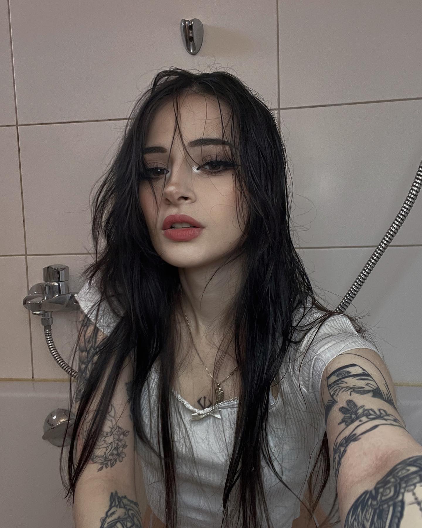 cata.leyah instagram image archive image