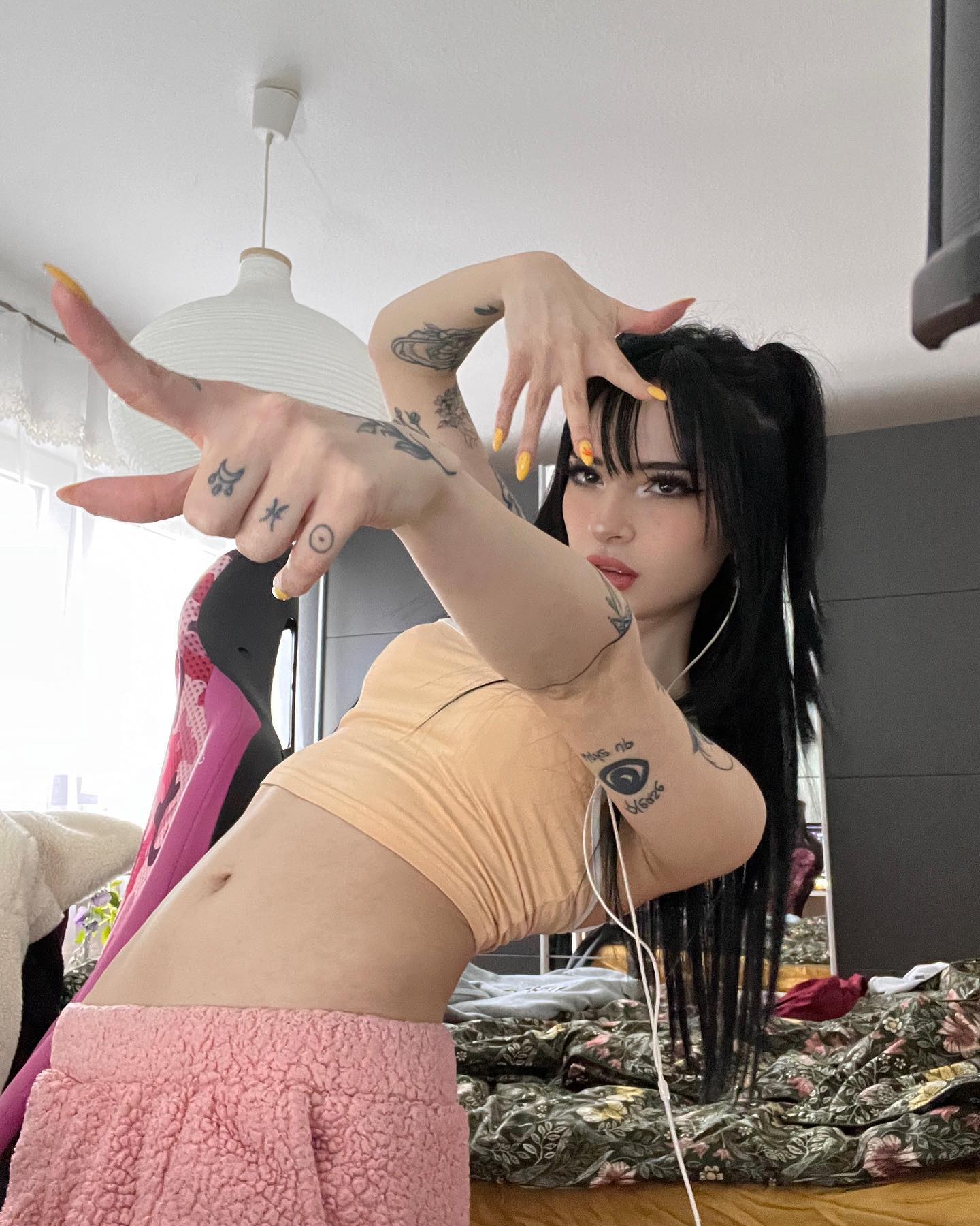 cata.leyah instagram image archive image