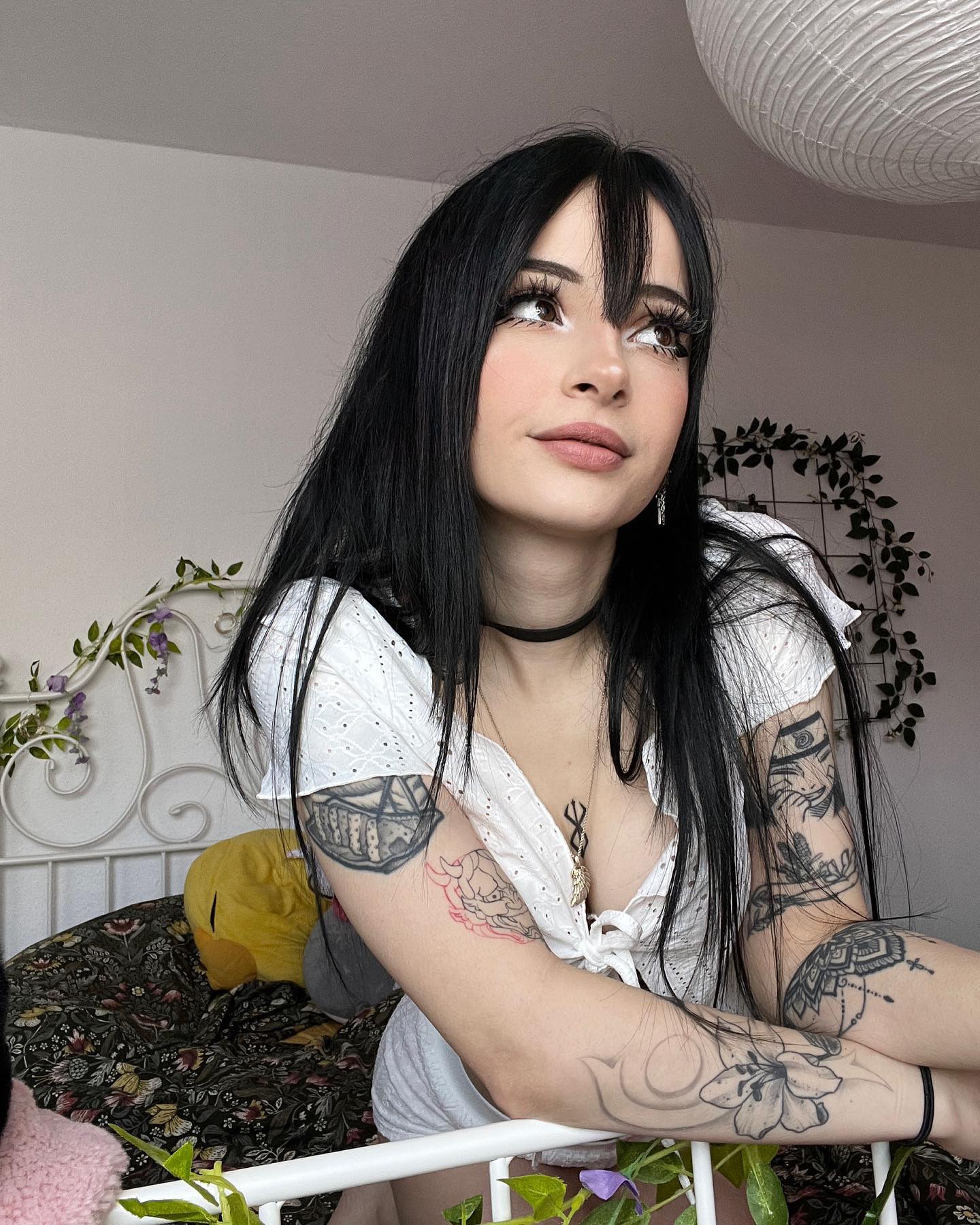 cata.leyah instagram image archive image