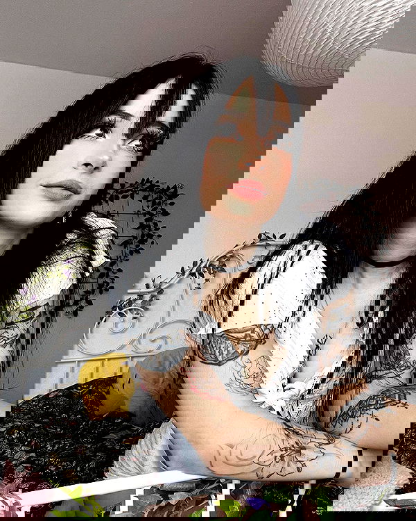 cata.leyah image ~ Altpins